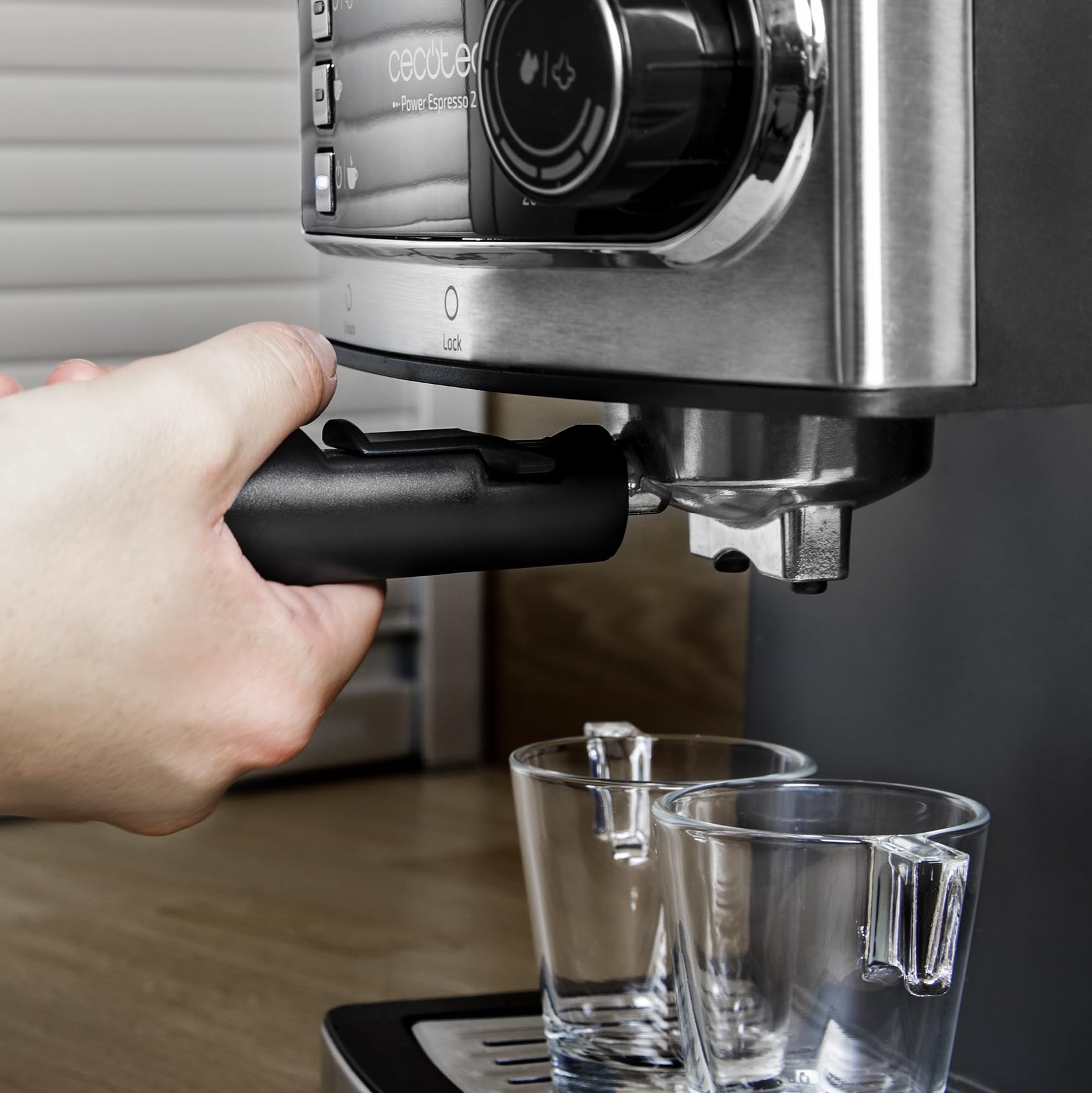 cecotec-power-espresso-cafetera-express-20-bares-850-w-vaporizador-orientable-do image 2